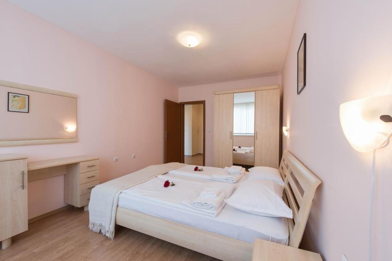 Gt Riviera Fort Beach Apartments Ravda Dış mekan fotoğraf